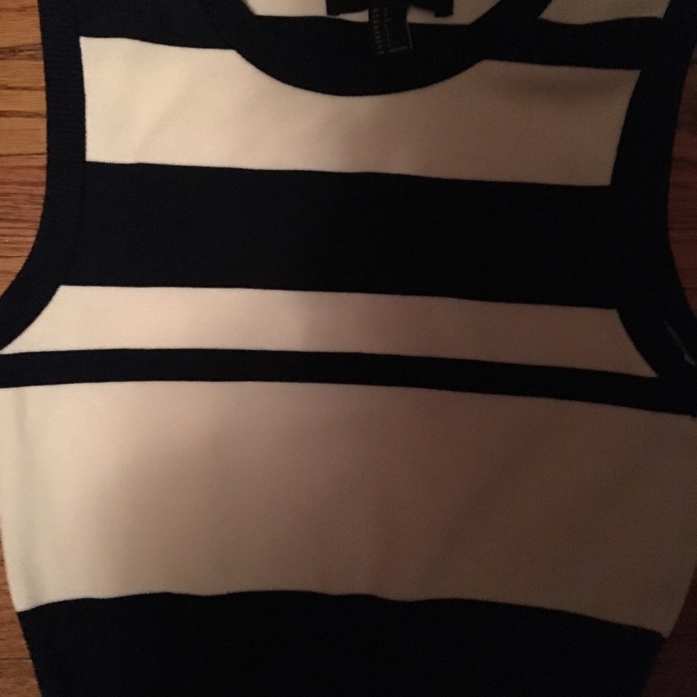 Cropped sleeveless sweater